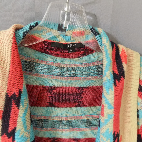 Cardigan with Indian design - Picture 2 of 3